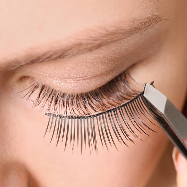 CÓMO PONER PESTAÑAS POSTIZAS