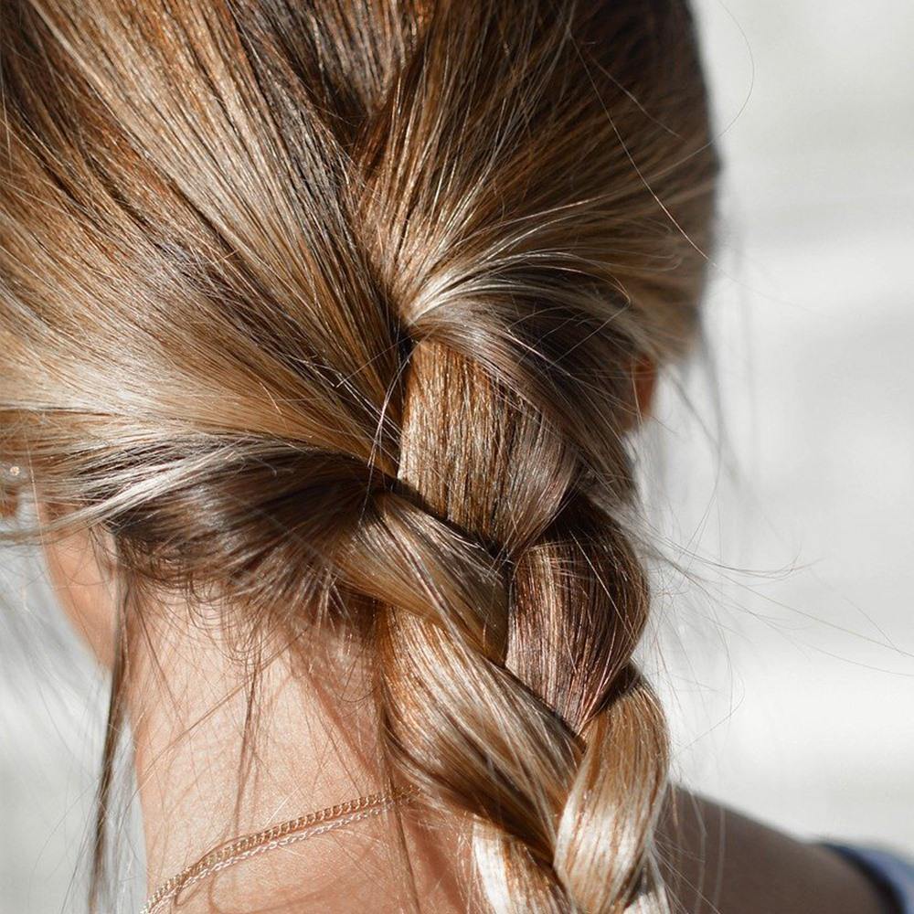 Deja atrás los peinados de siempre, descubre estos 5 peinados fácil de hacer