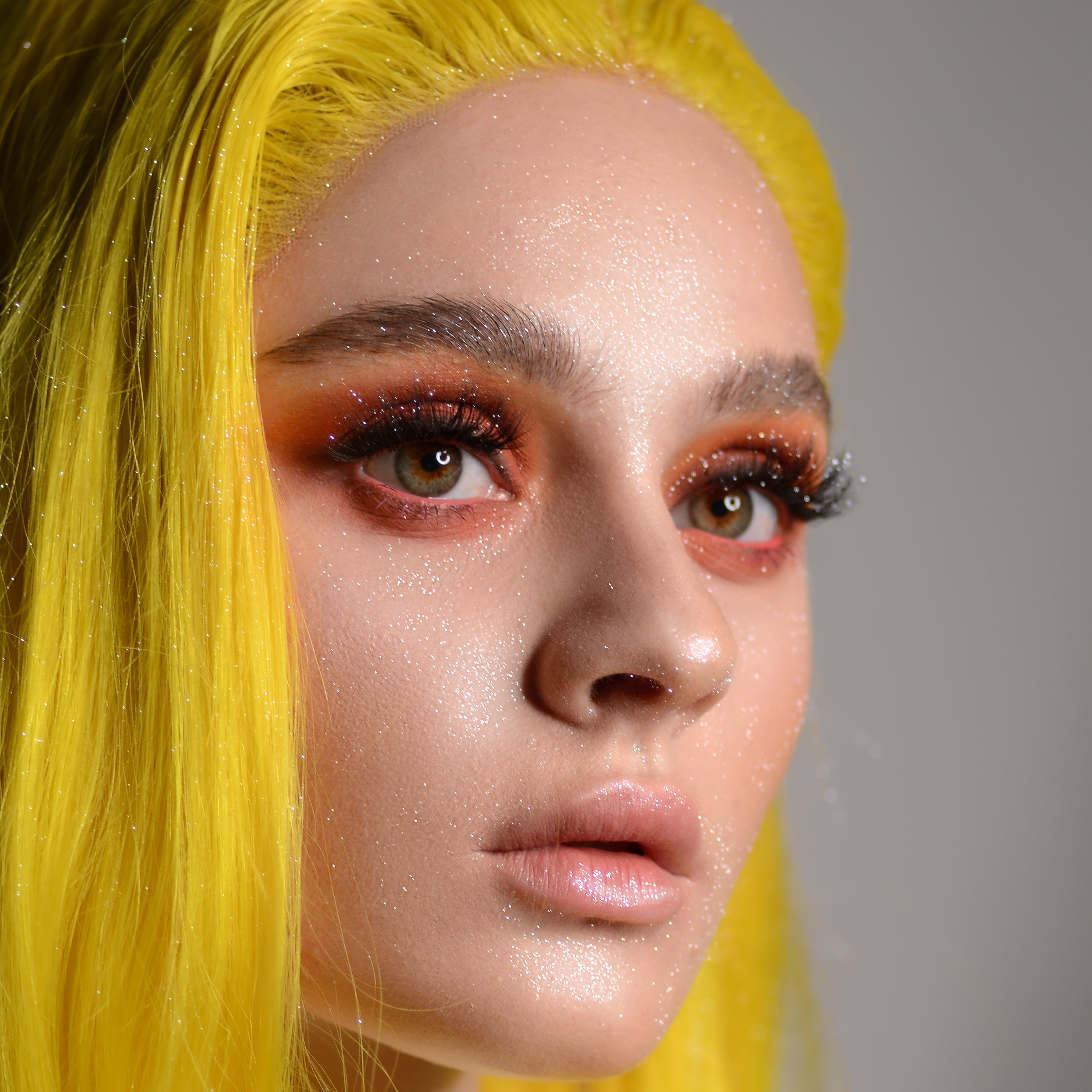 Cómo aplicar brillos en tu maquillaje